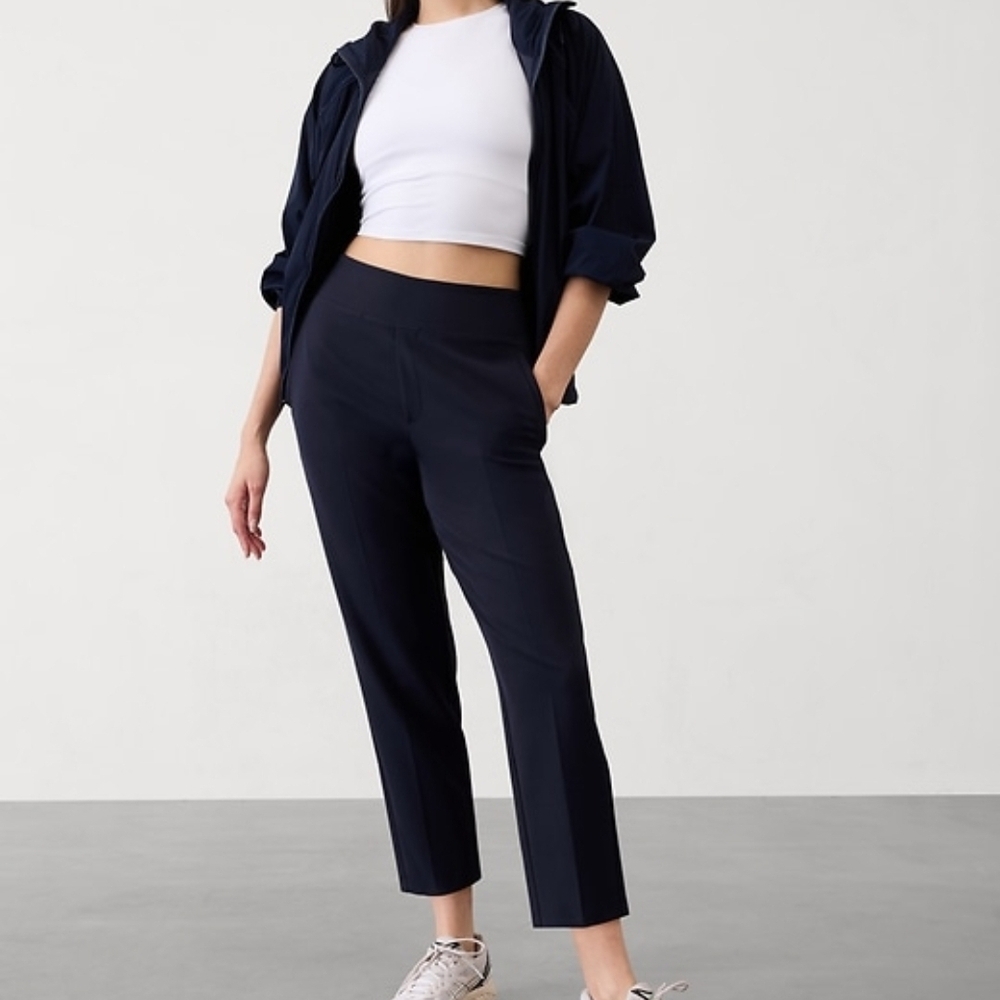 ATHLETA Endless Pants Size 6 Navy blue Like New